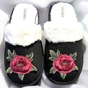 Size 7/8……Floral 3D Embroidered Soft &‎ Warm Slippers. New…..Ellen Tracy